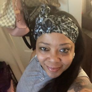 Meet your Posher, Sharon